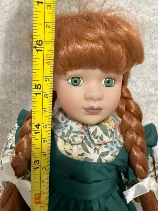16โ Anne of Green Gables porcelain doll - Picture 8 of 10
